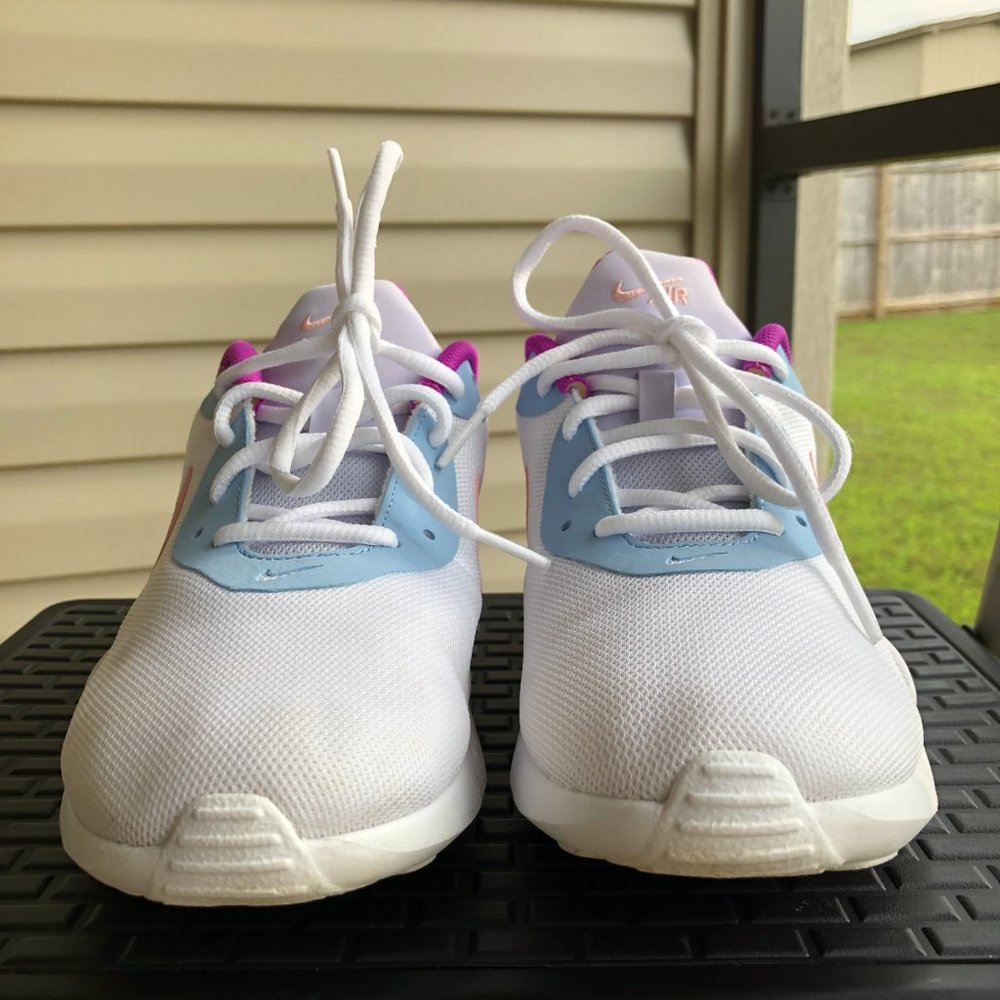 NIKE AIR MAX OKETO BLEACHED CORAL SNEAKERS